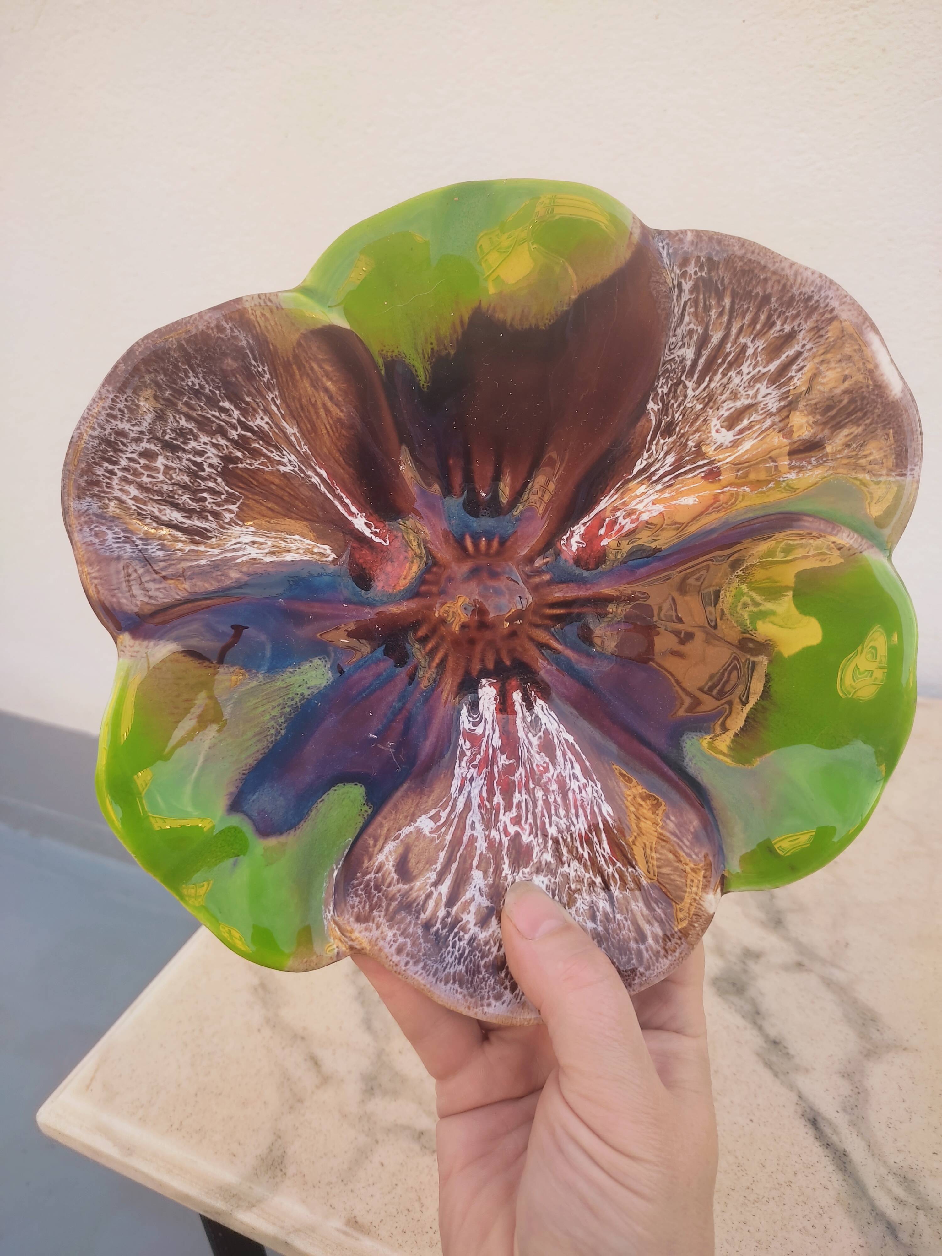 Ceramic flower plate