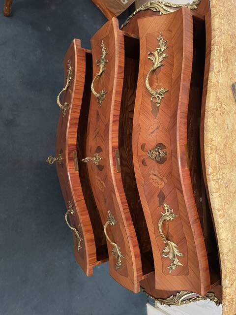 Commode style louis xv