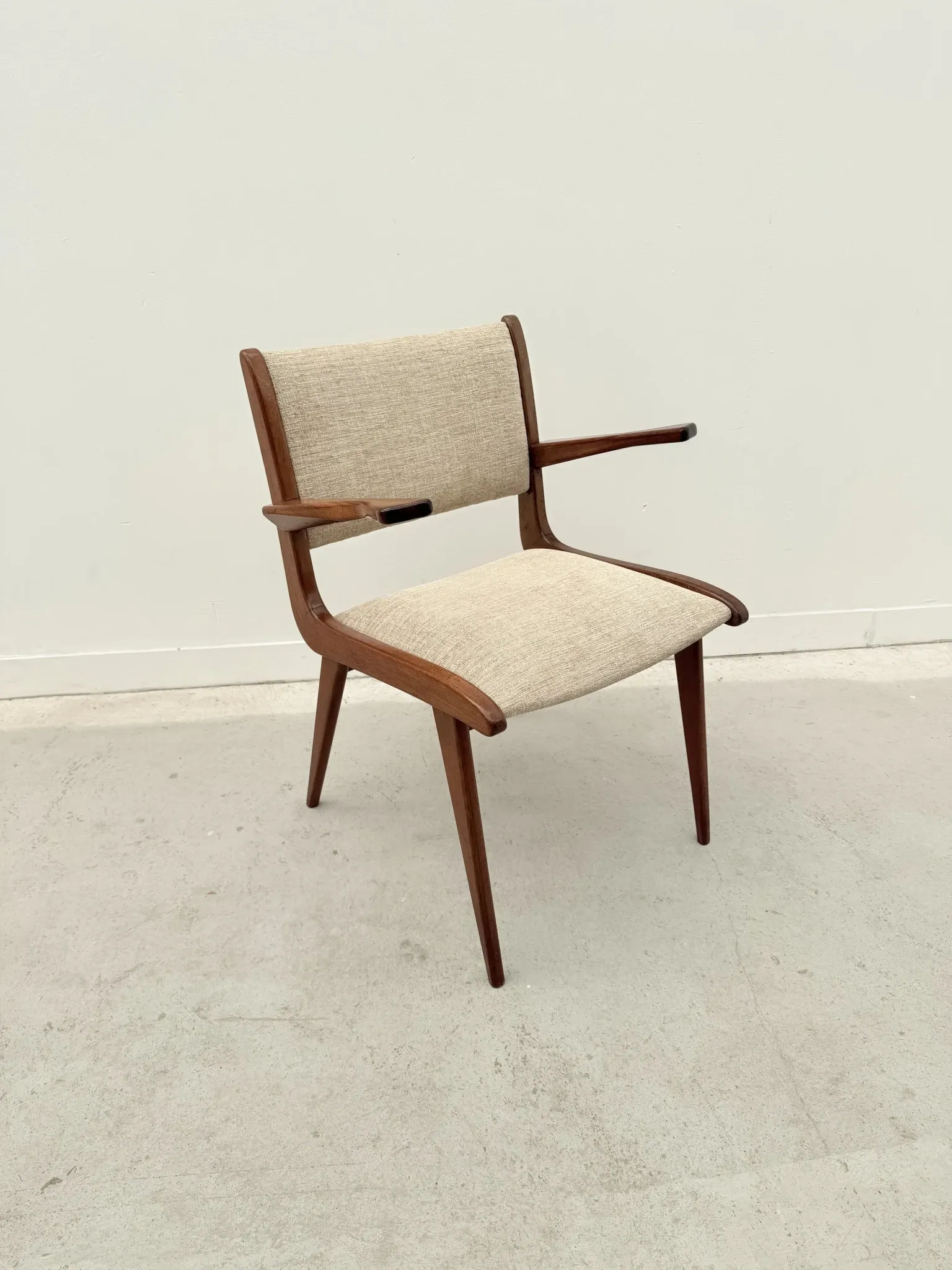 Chaise avec accoudoirs en teck et tissu, 1950