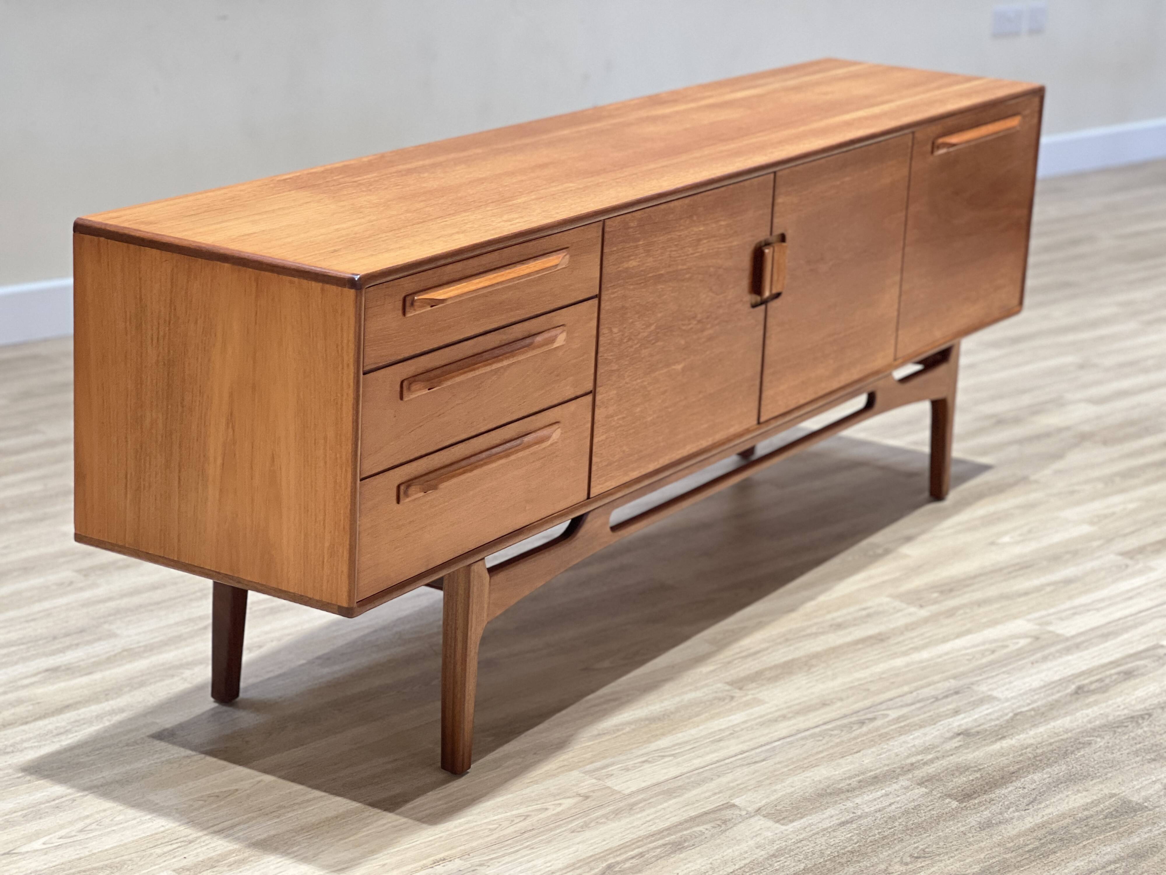 Buffet en teck par Beithcraft