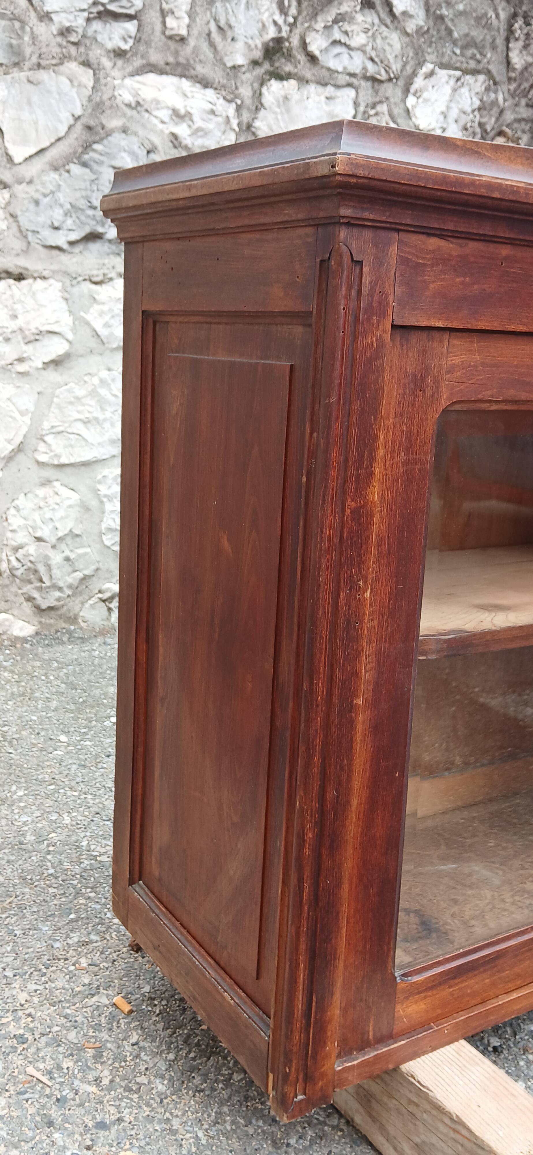 Dresser / display cabinet / sideboard top with beveled glass