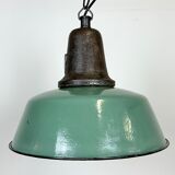 Lampe industrielle en émail vert avec dessus en fonte, années 1960