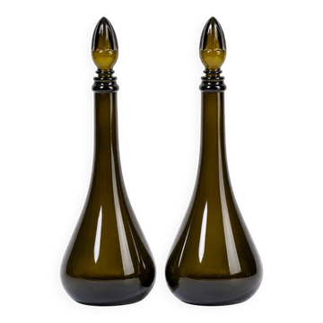 Paire de carafes vintage en verre teinté – silhouette élégante – esprit mai