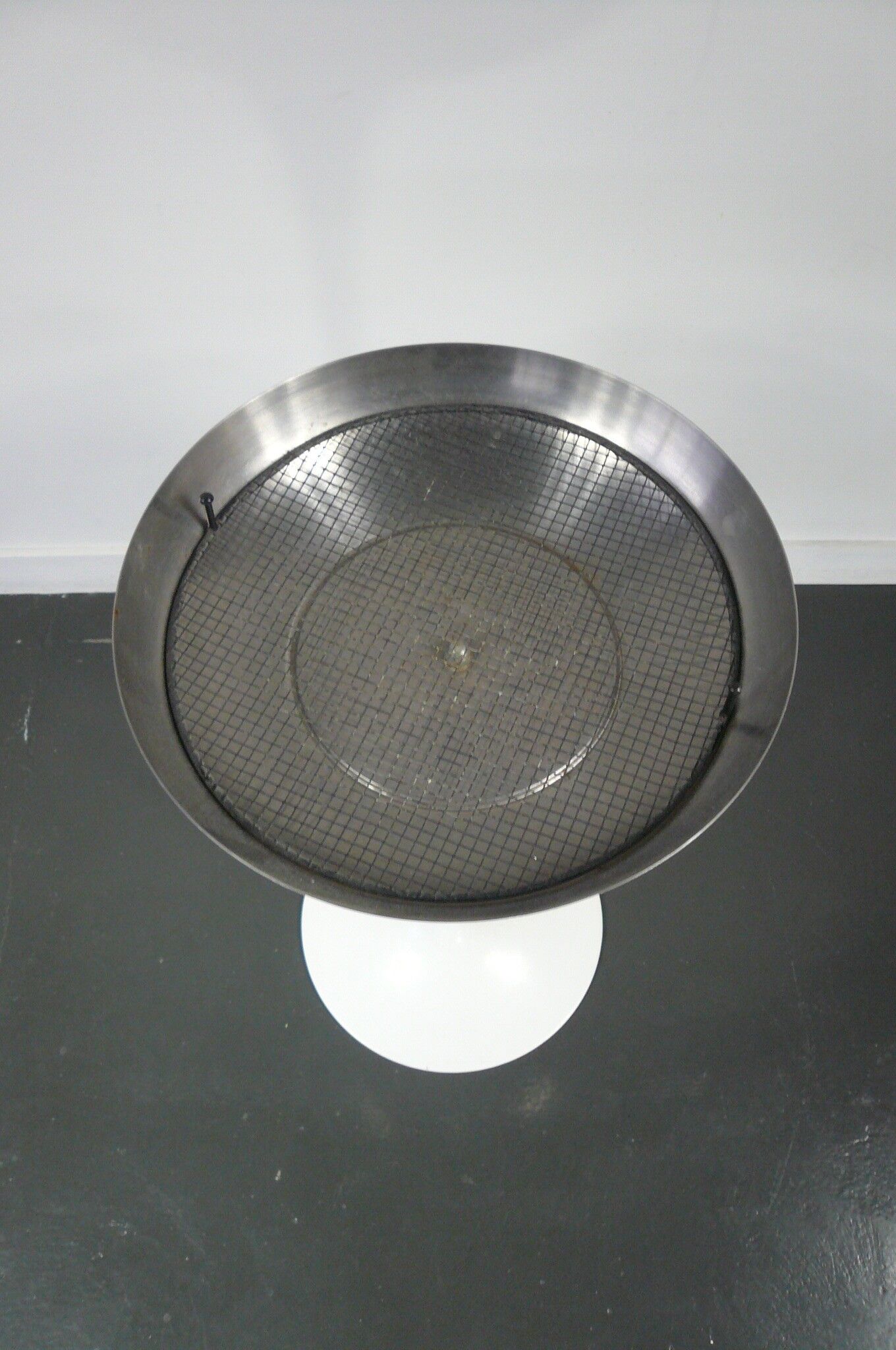 Standing ashtray model "Tulip" Eero Saarinen - Knoll International Edition
