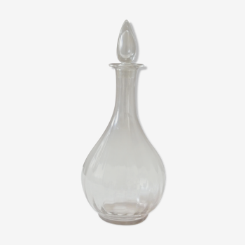 Vintage glass sweet decanter for a chic and modern oval shaped decoration