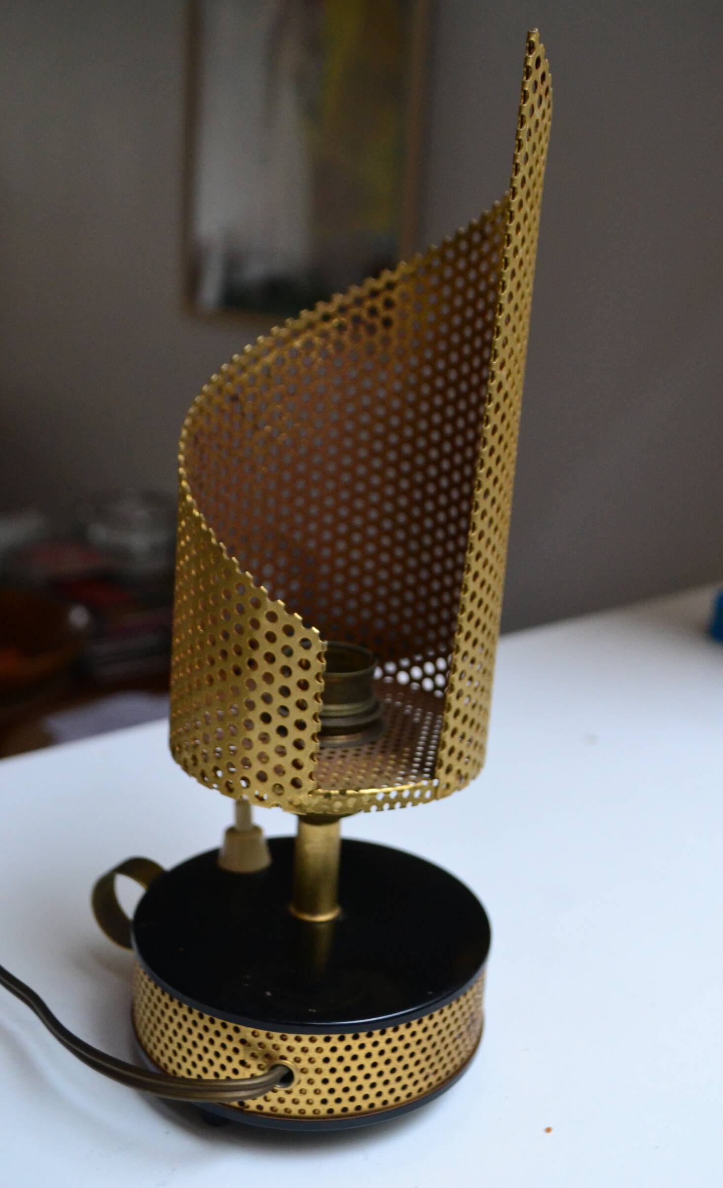 Paire de lampes métal perforé style Mategot années 50