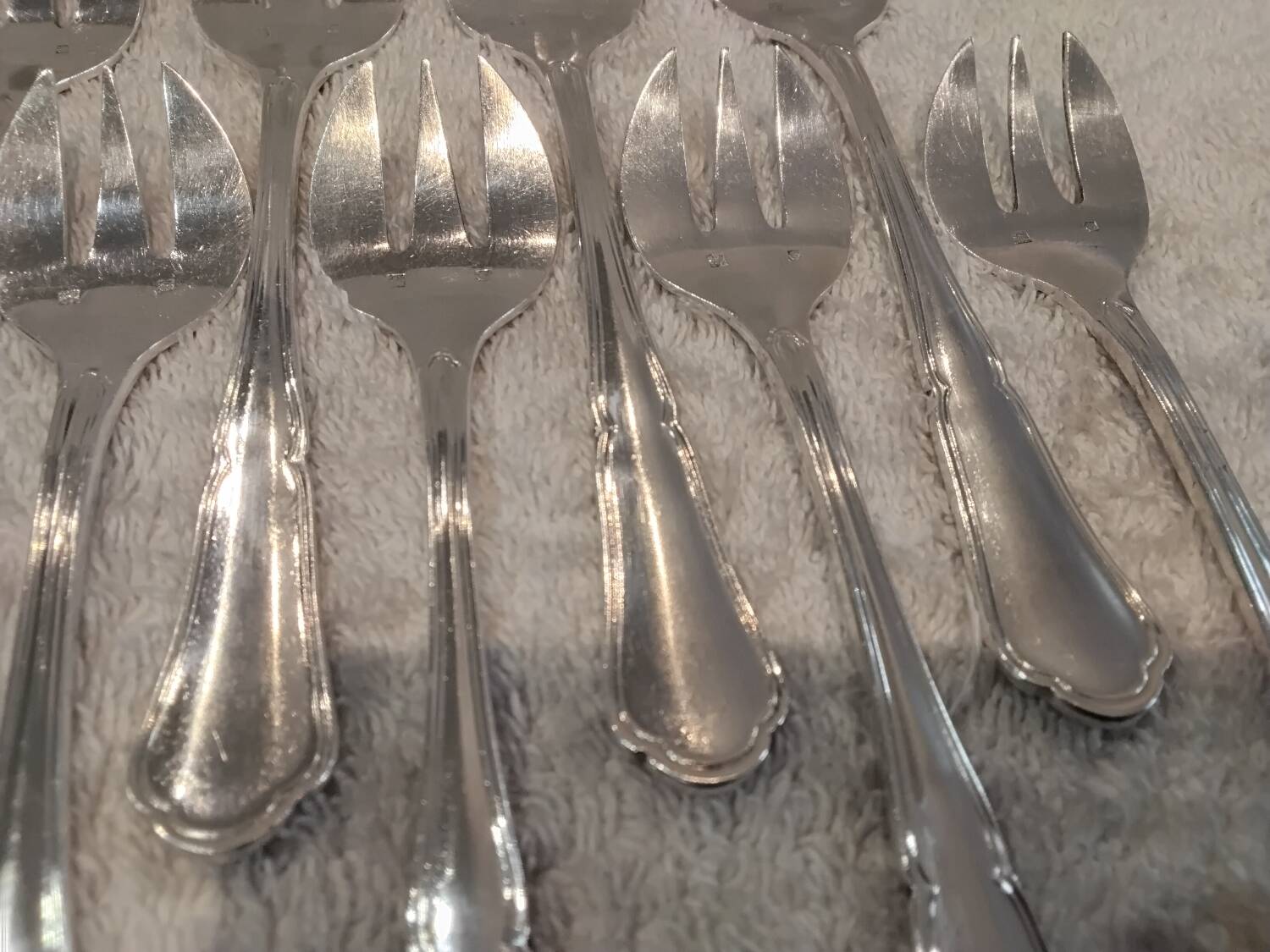 11 silver-plated oyster forks by Orbrille, 13.2cm