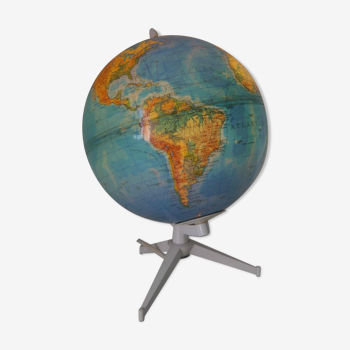Ancient tripod globe in Duplex 70's