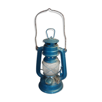 Metal kerosene lamp - vintage