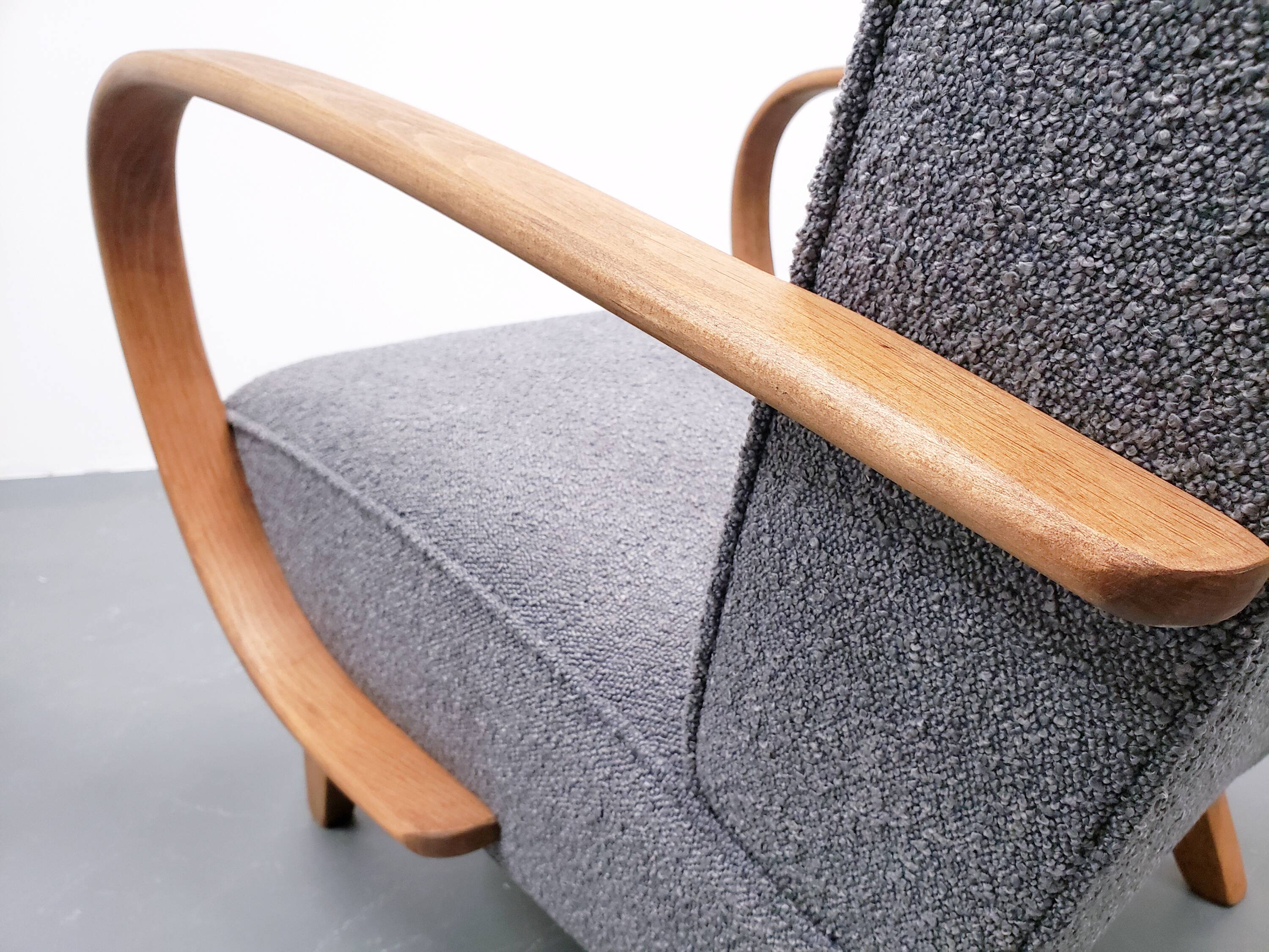 Fauteuil Jindrich Halabala en bois courbé, bouclette grise, 1930