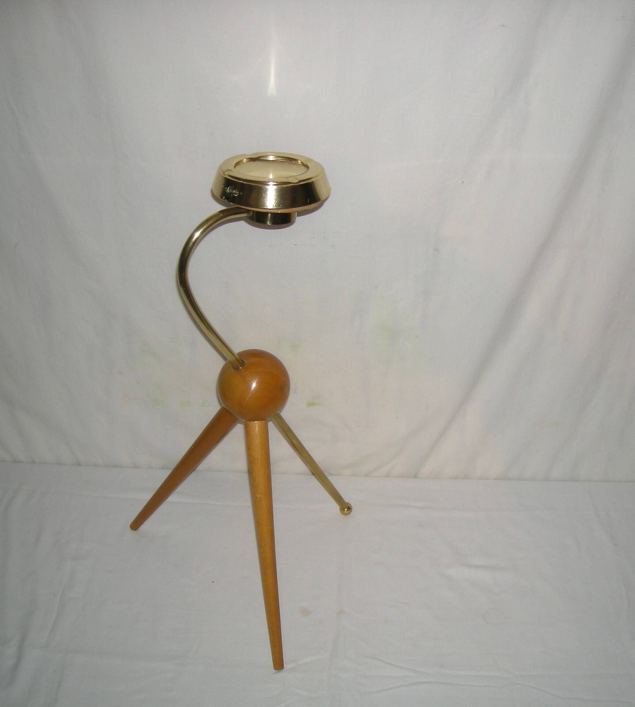 Cendrier sur pied  tripode de style italien des années 50