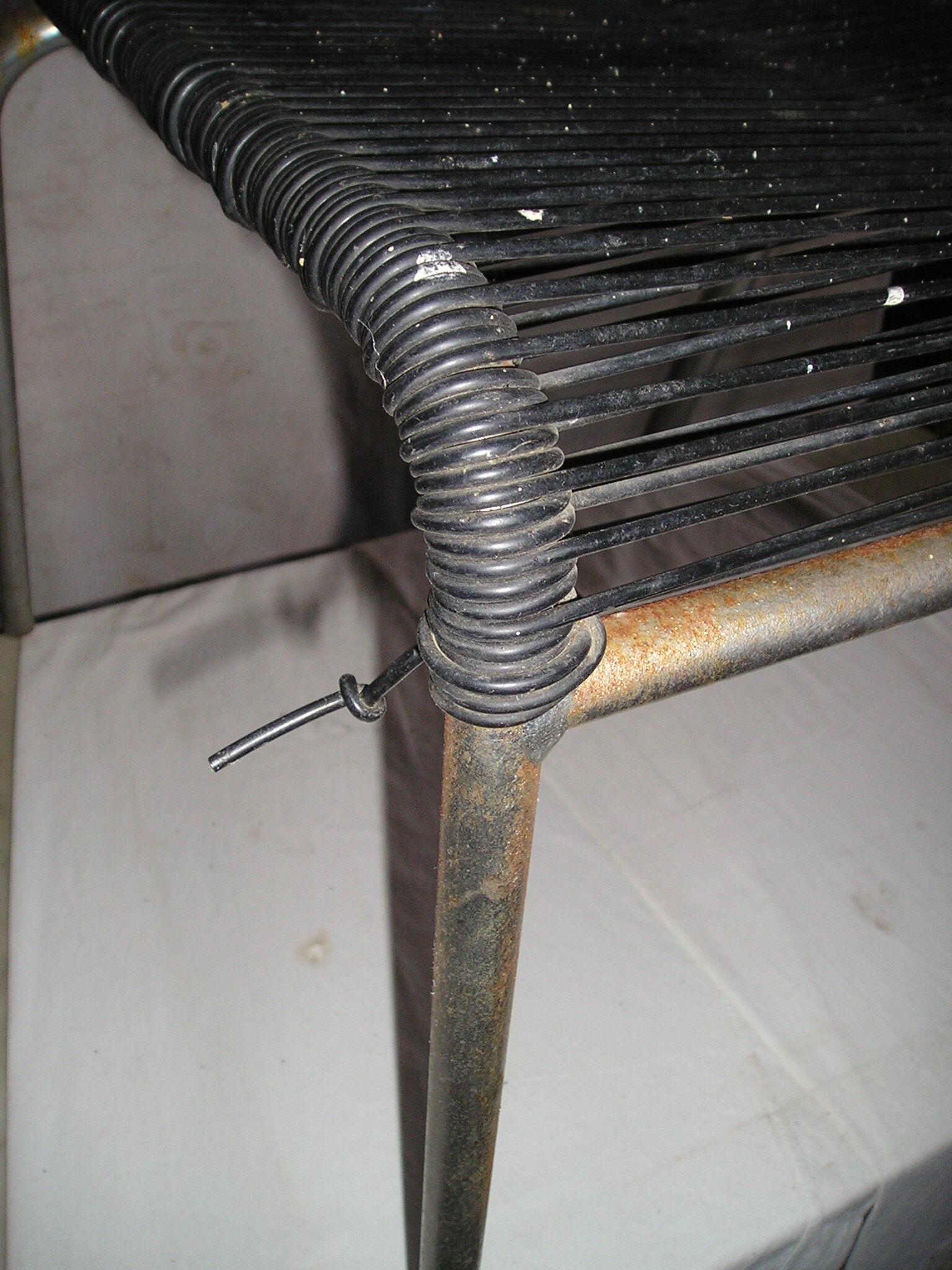 Chaise scoubidou métal chromé , vintage années 60