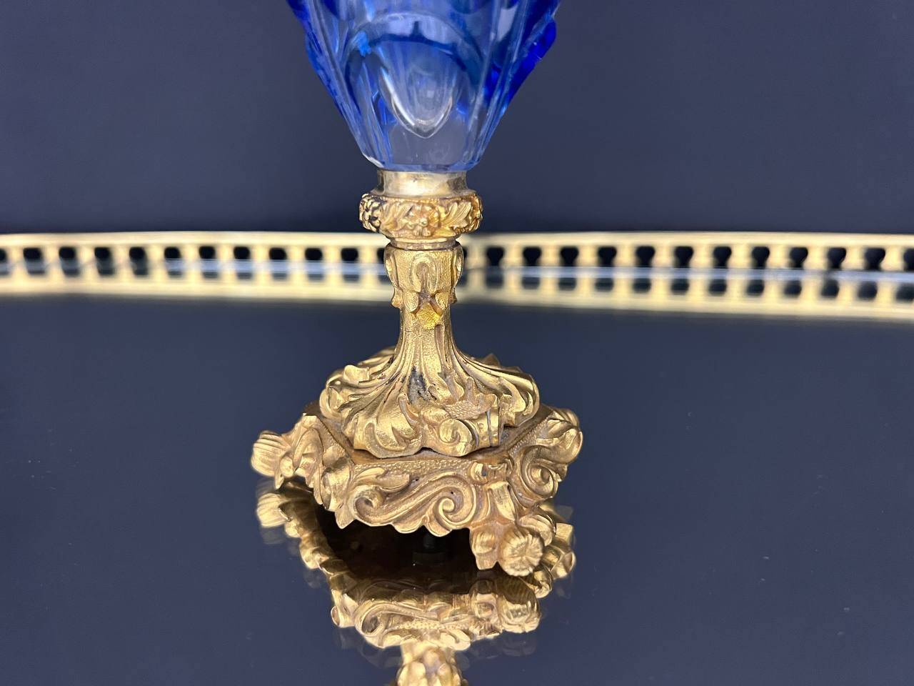 Cut blue crystal jug and gilded bronze, attributed to Baccarat.