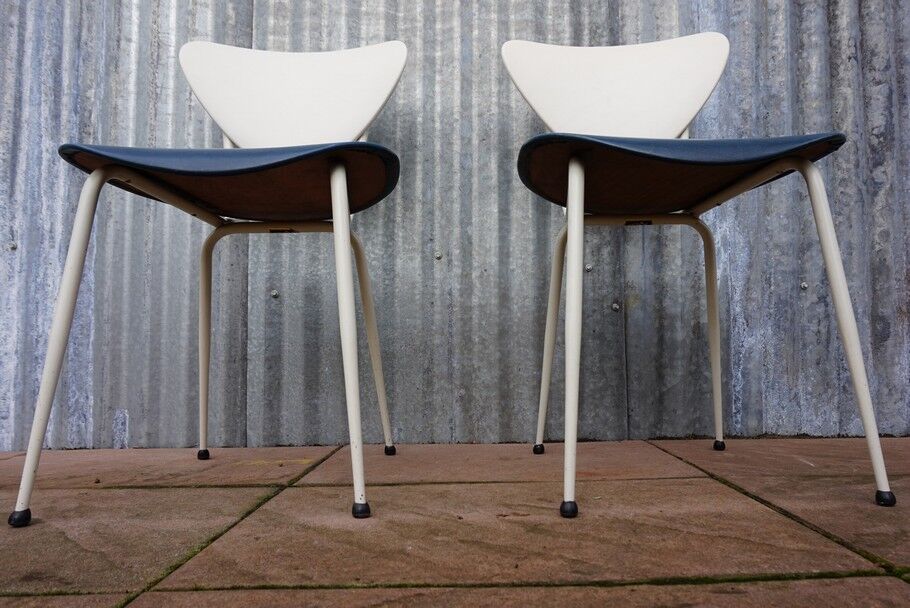 Set of 2 retro skai dining chairs in blue and white