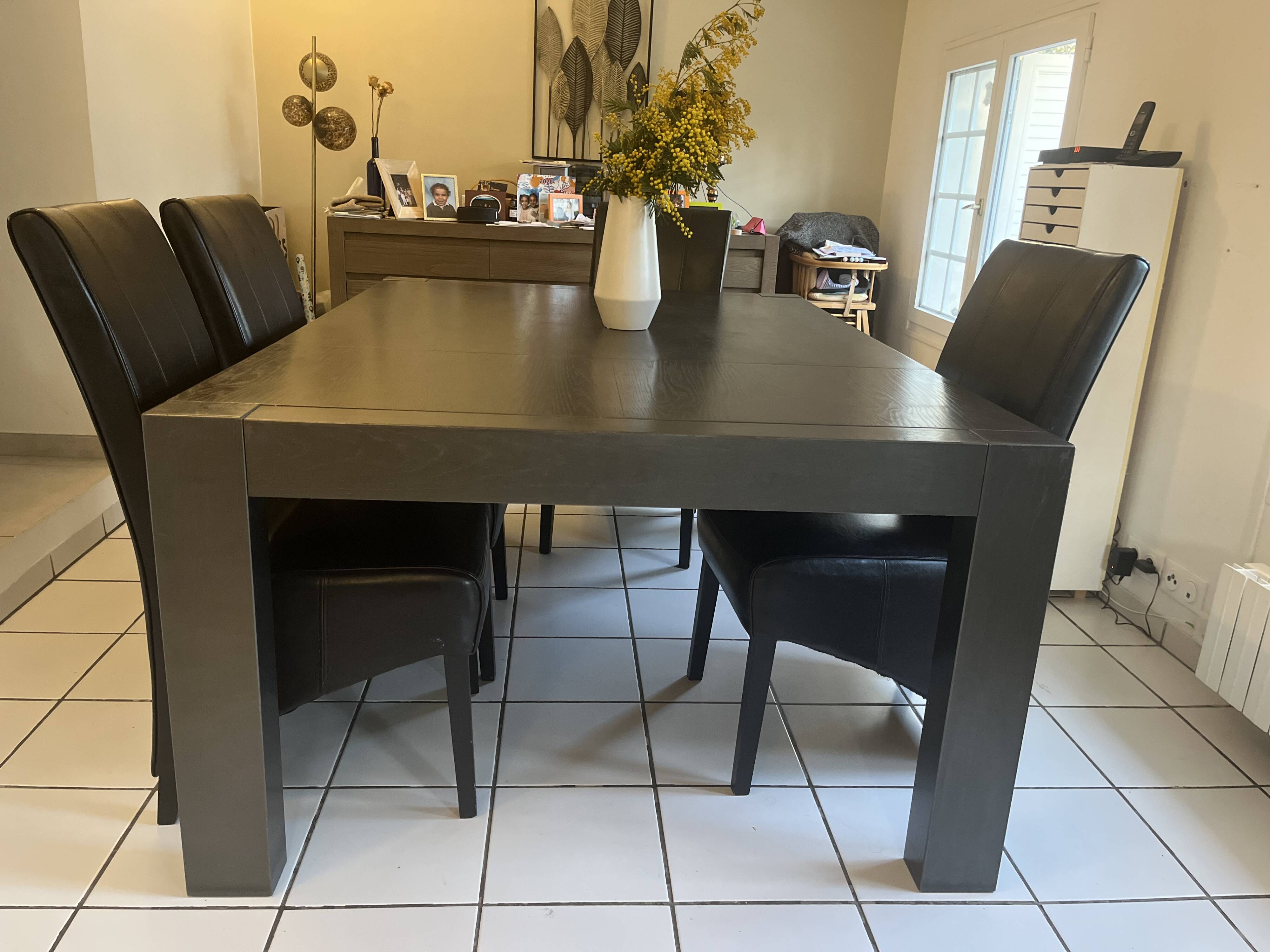 Table de salle à manger en bois massif