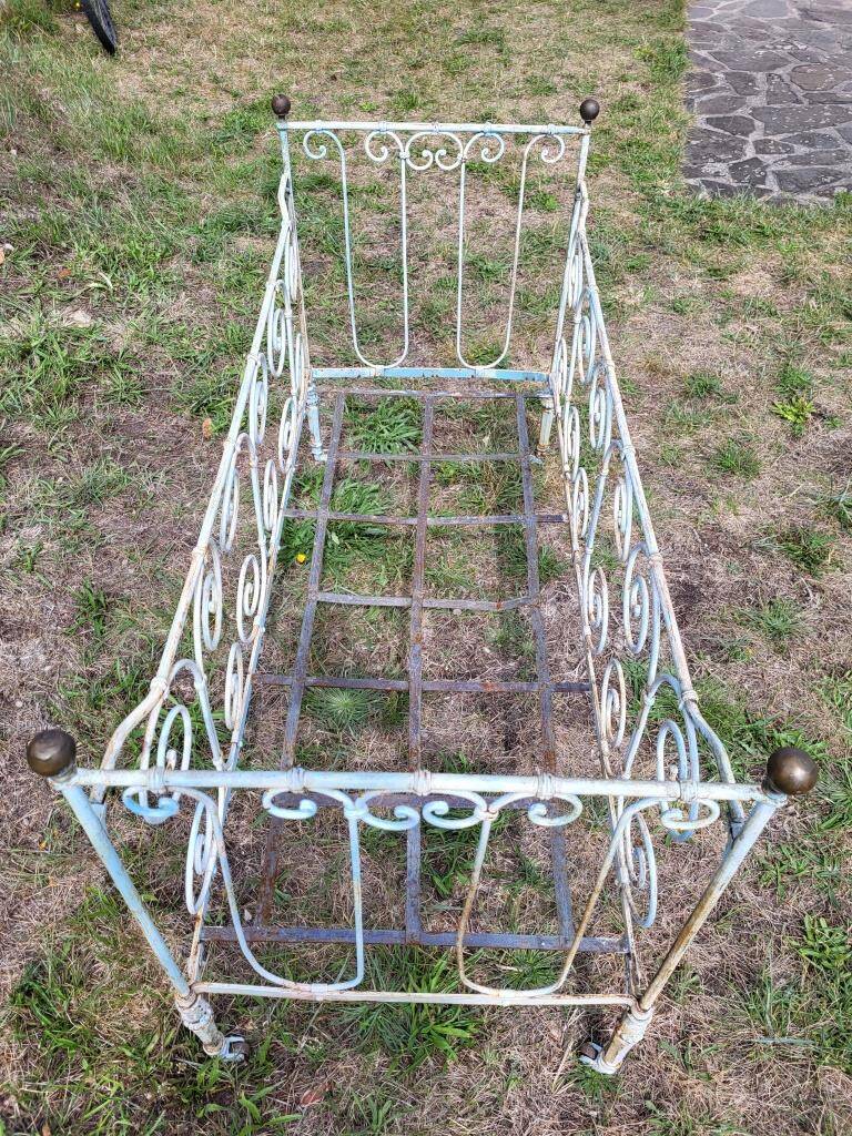Lit cage volutes pour jardin d'hiver et d'été