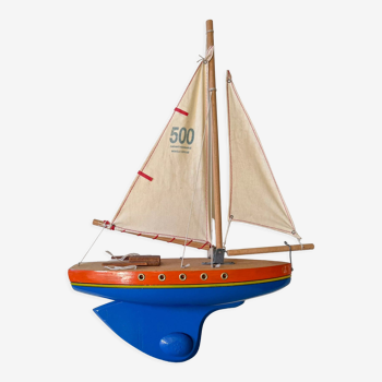 Voilier de bassin "Tirot 500" navigable en bois, jouet ancien avec jolies couleurs vintage
