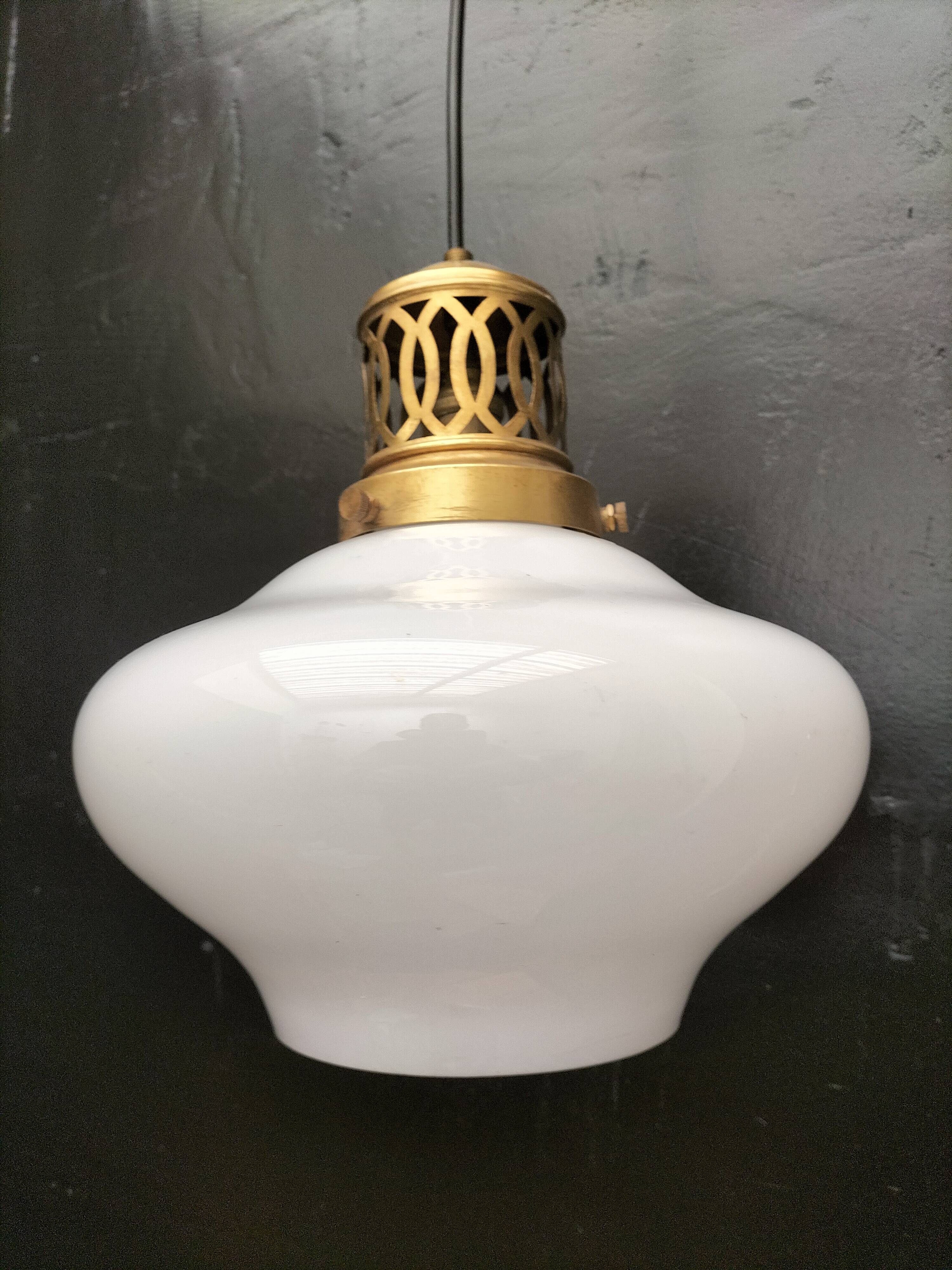 White opaline suspension