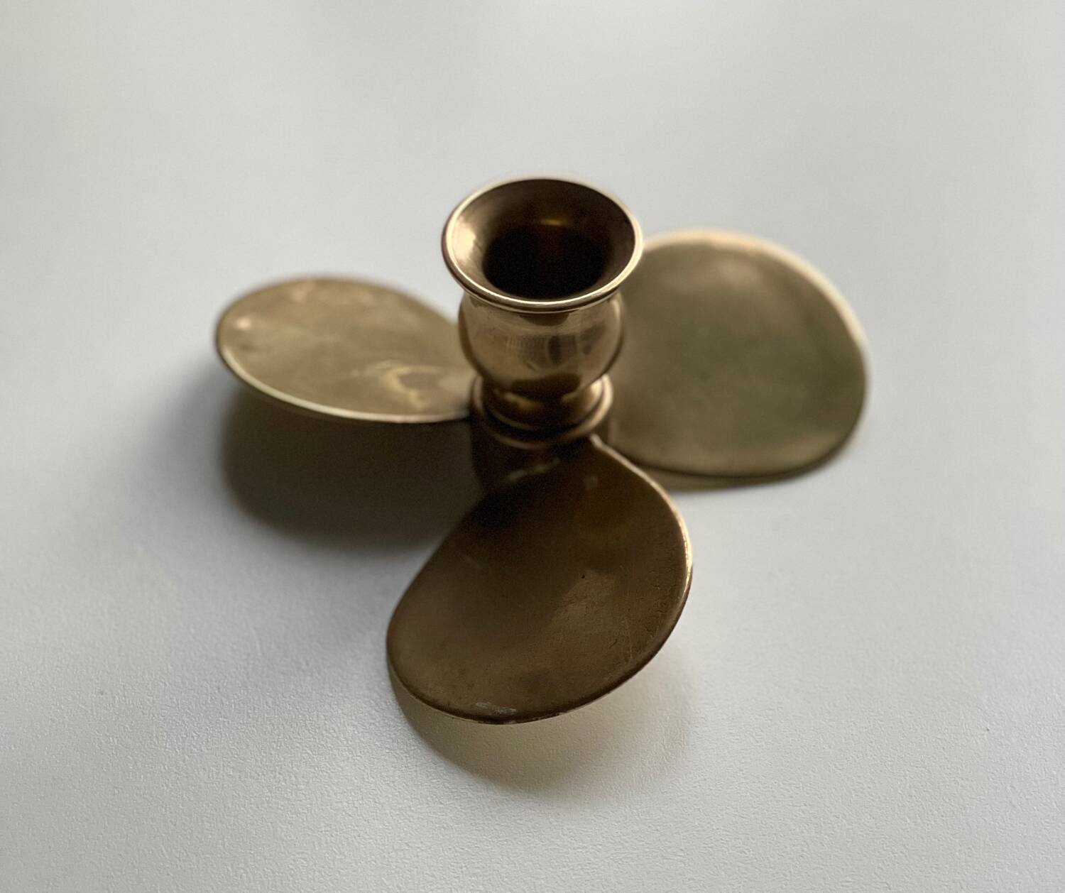 Propeller candle holder in solid brass