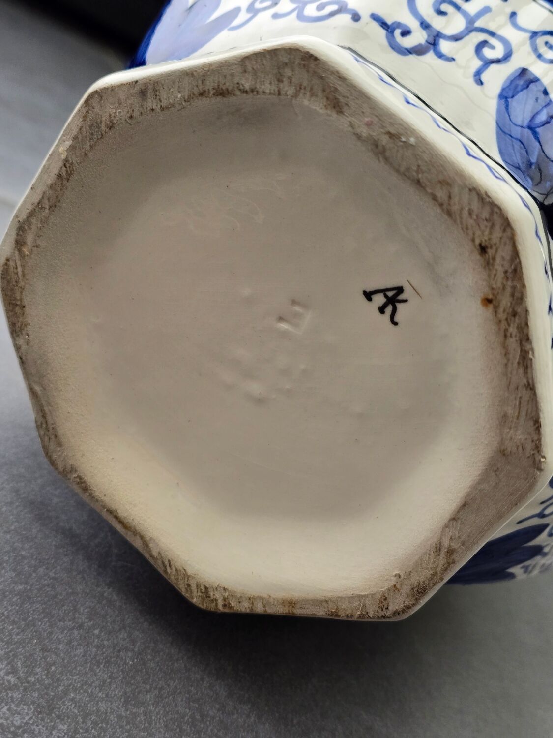 Delft vase, Dutch manufacture, early 20th century