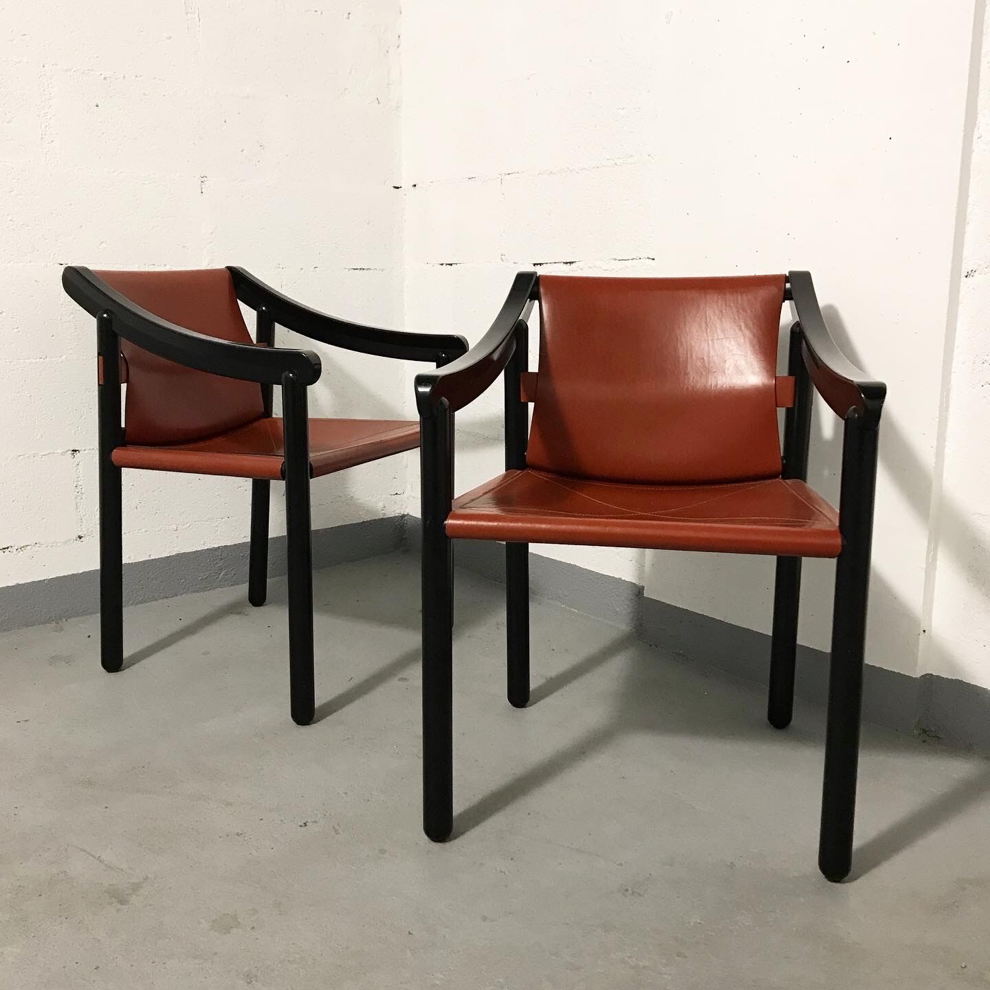 Vico Magistretti for Cassina - Pair of "905" armchairs