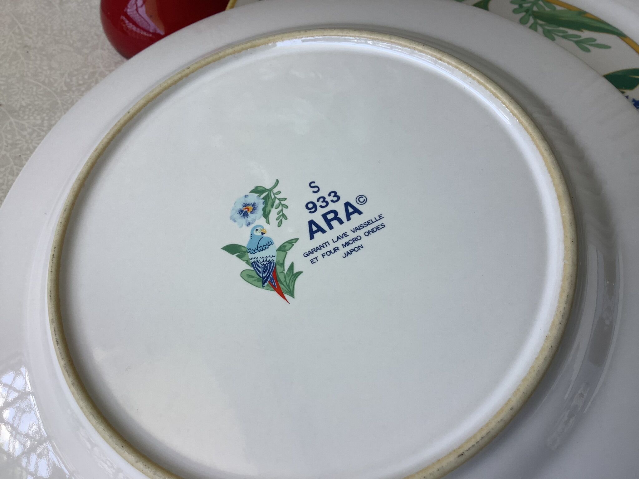 Ara Pier Import Japan Hibiscus and Parrot plates