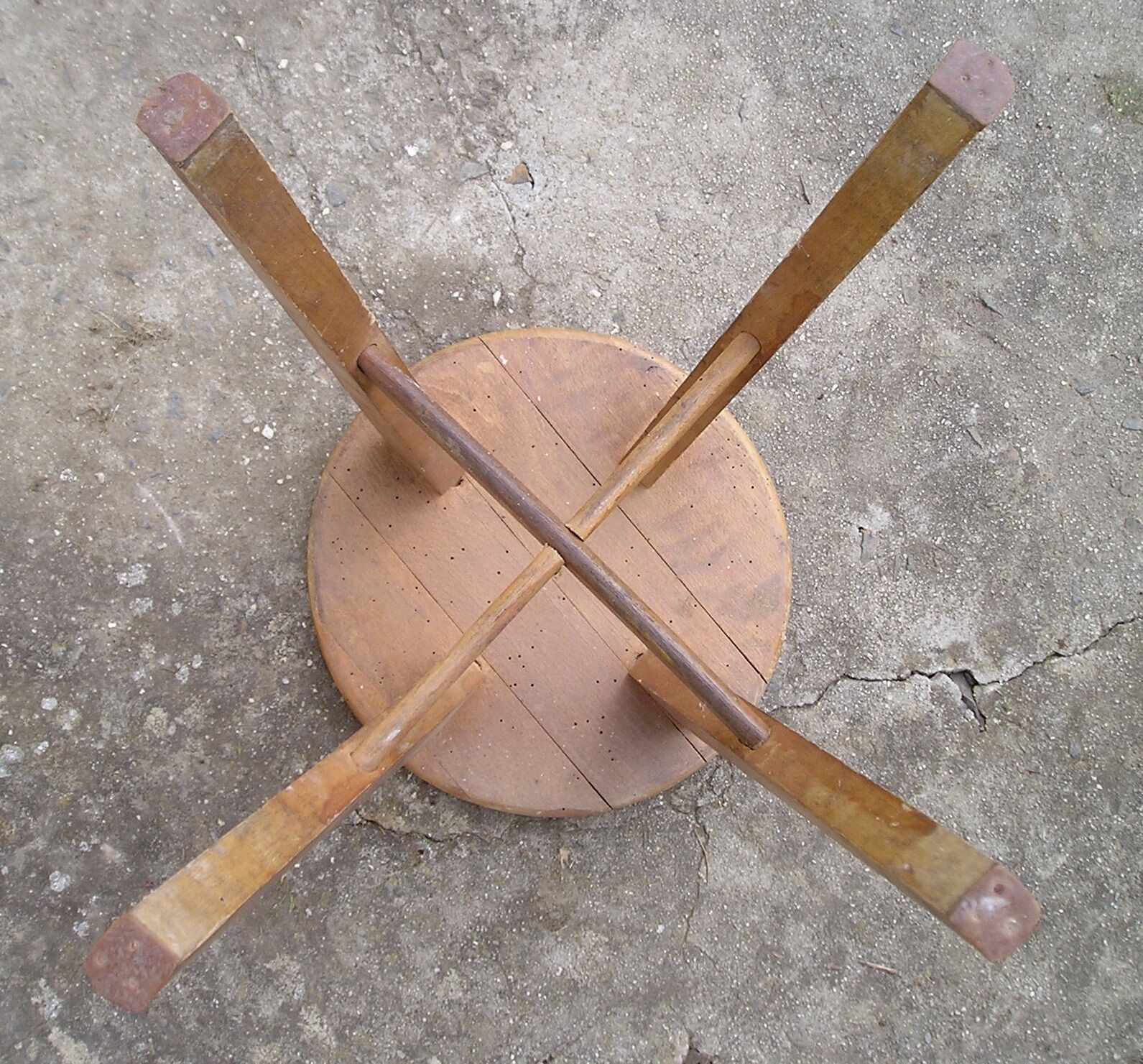 Stool wood 4 feet compass