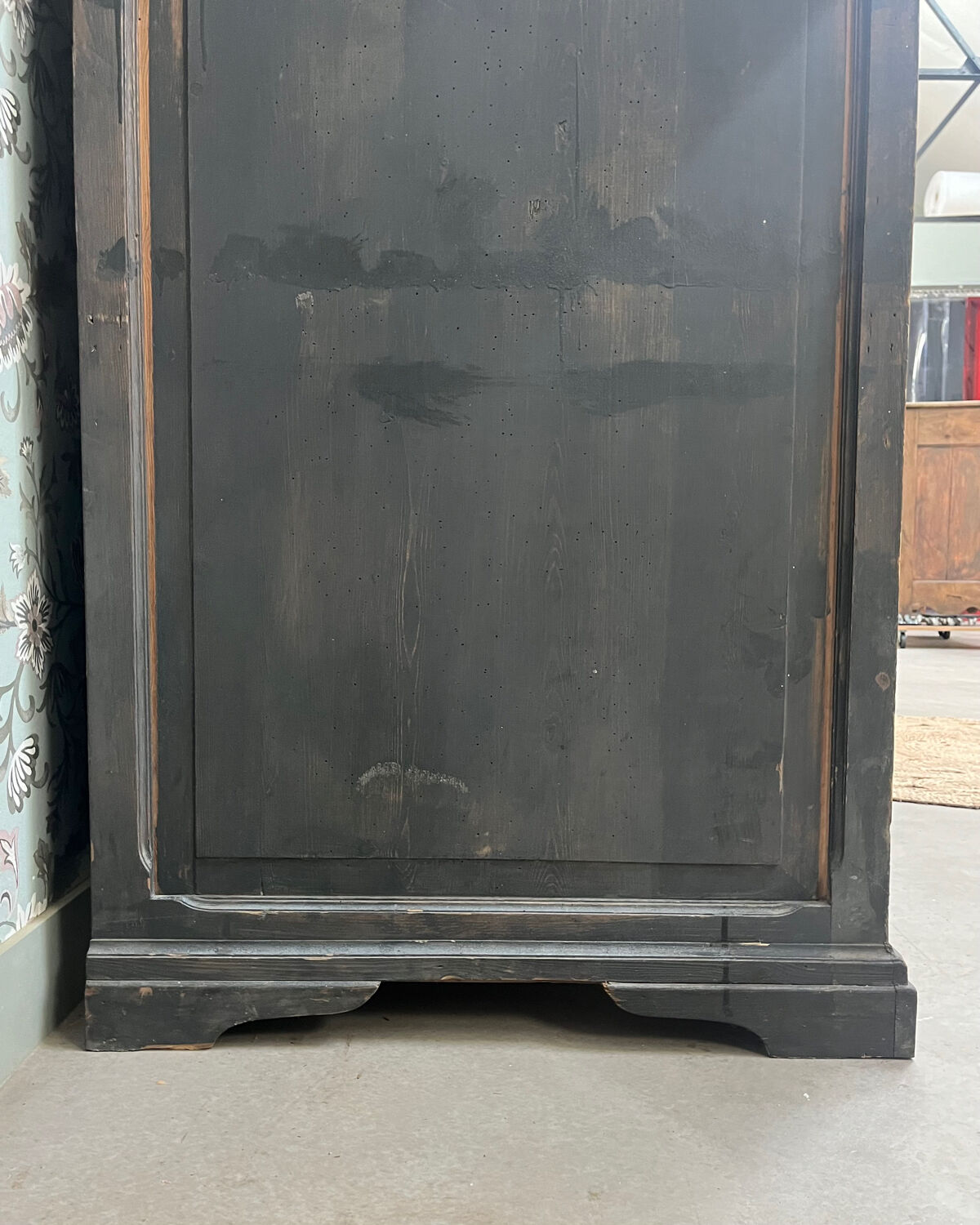Patinated workshop furniture