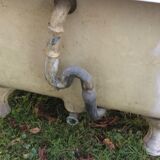 Cast iron bathtub on legs