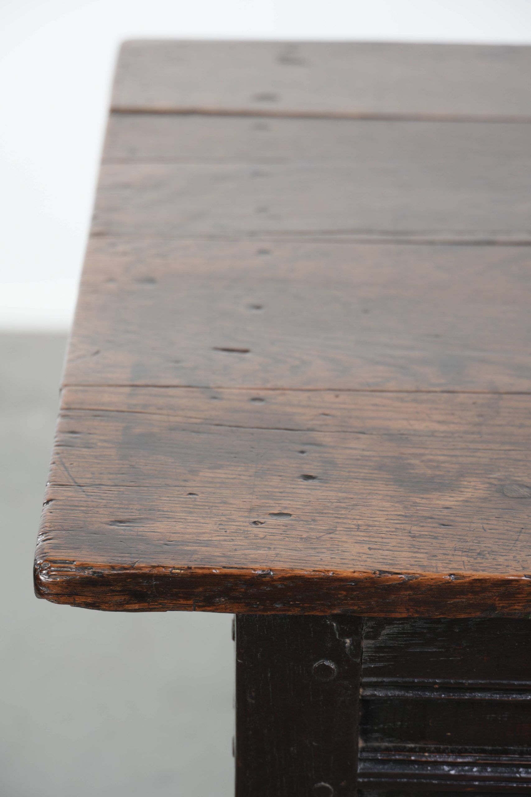 Antique English oak side table from the 18th century with bobbin legs