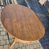 12-foot round oak table with 7 extensions / 20 people