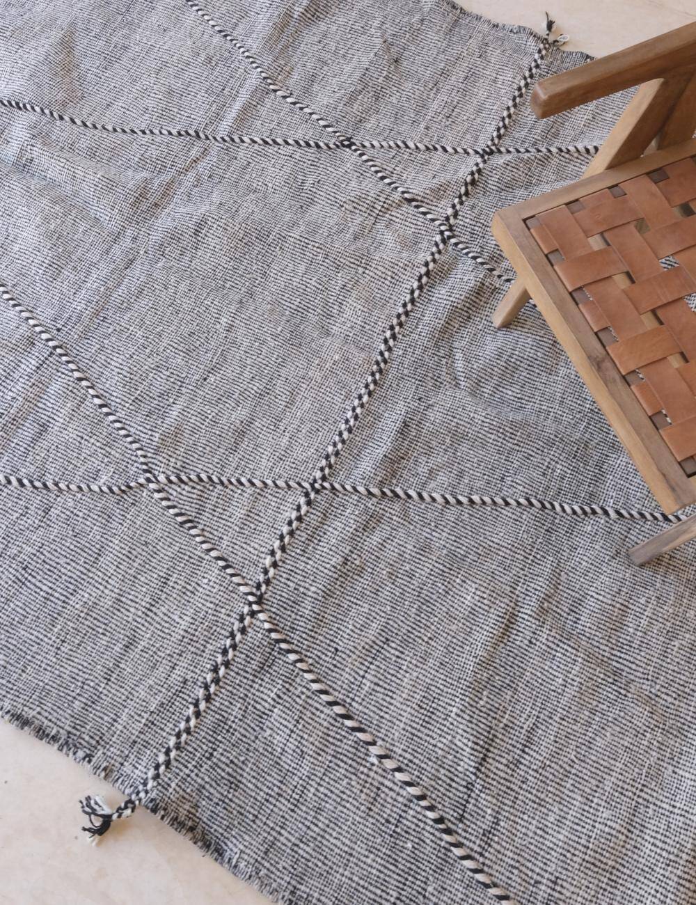 Moroccan Kilim Zanafi Rug - 314 x 194 cm
