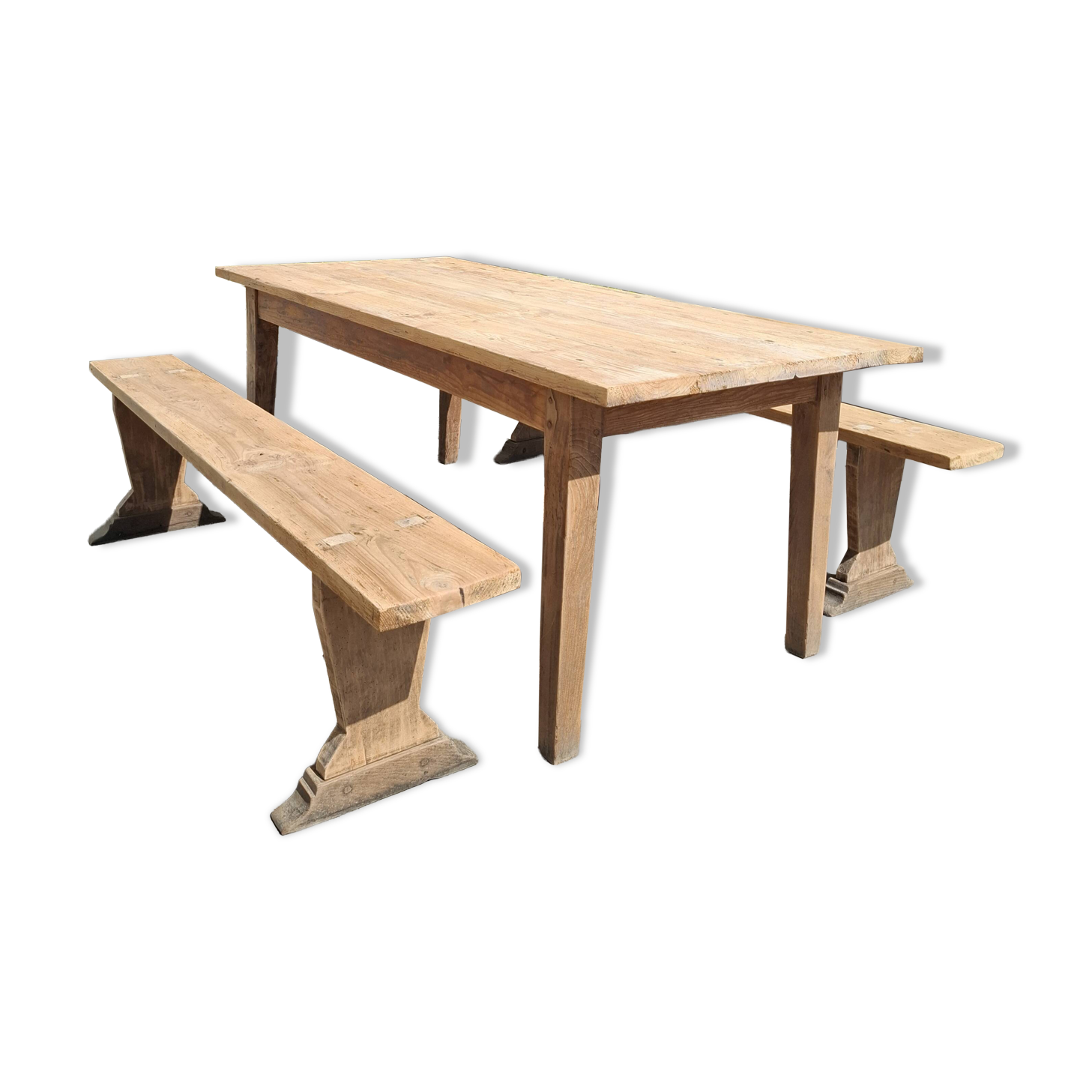 Farm table and its 2 benches
