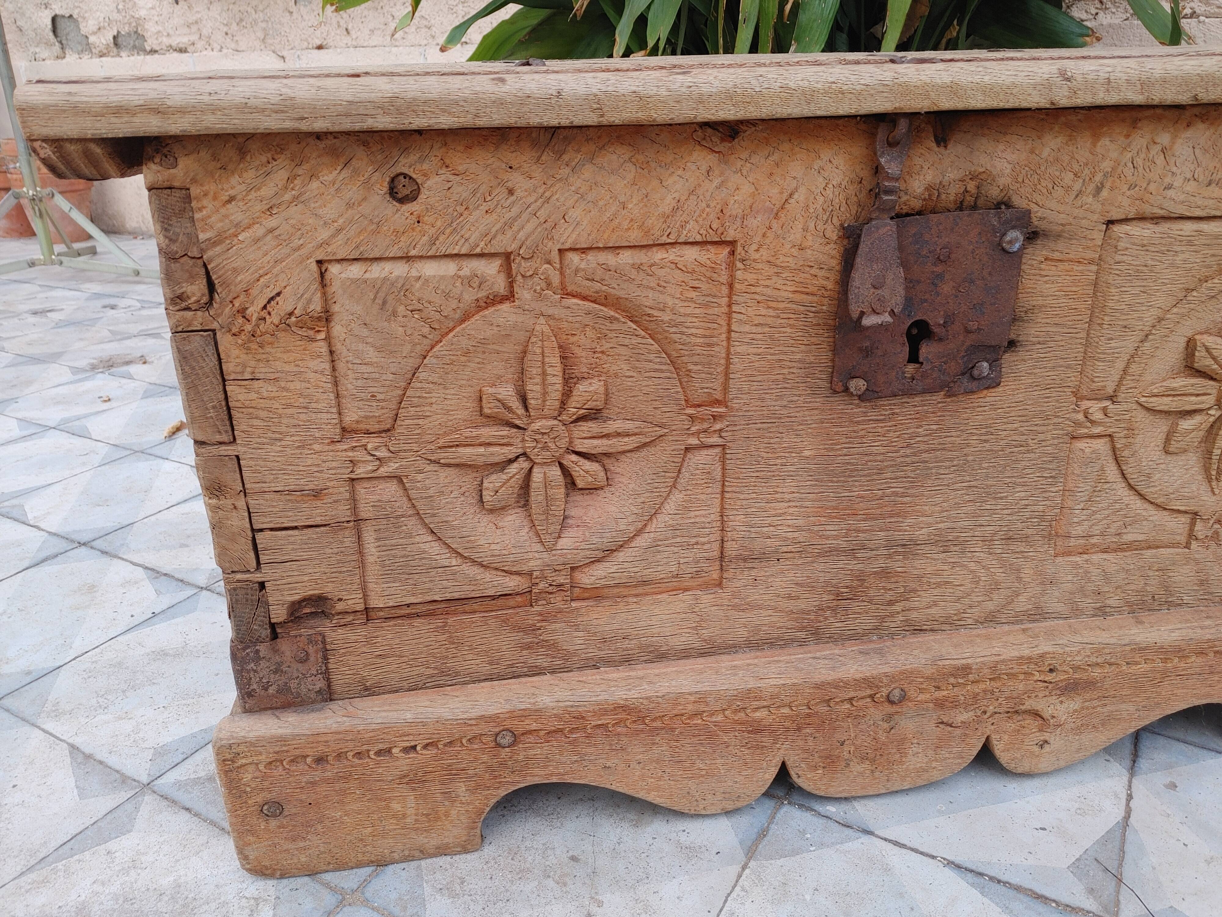 Very old solid oak chest Folk Art of Queyras