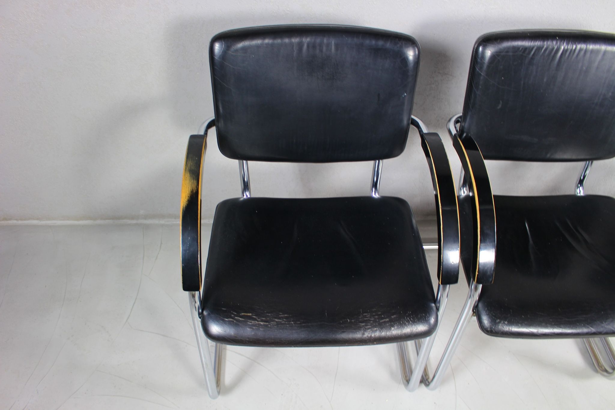 Set of 4 vintage tubular steel lounge chair