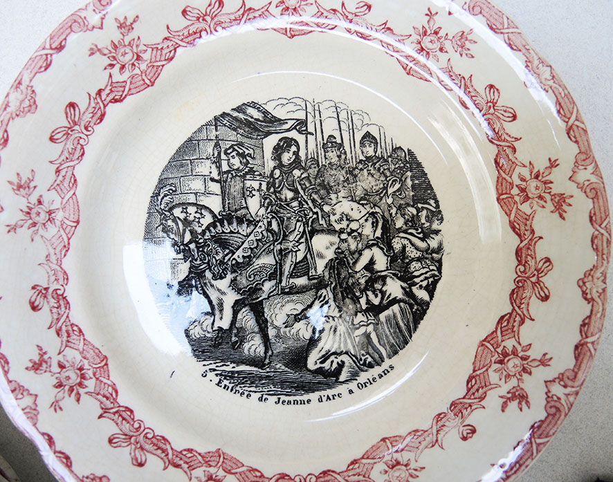 11 old plates hb choisy le roi in earthenware: joan of arc