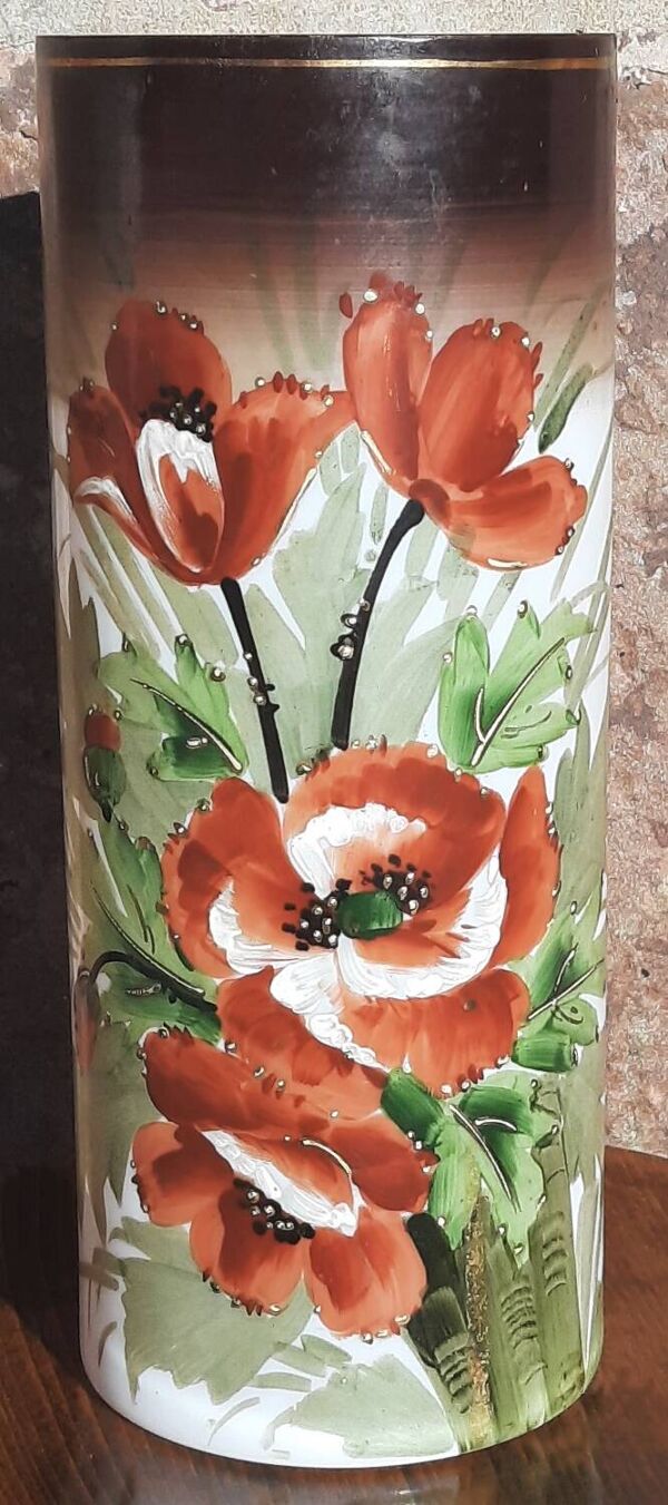 Vase rouleau Art Nouveau. (Opaline)