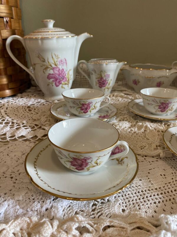 Service à café ou thé en porcelaine