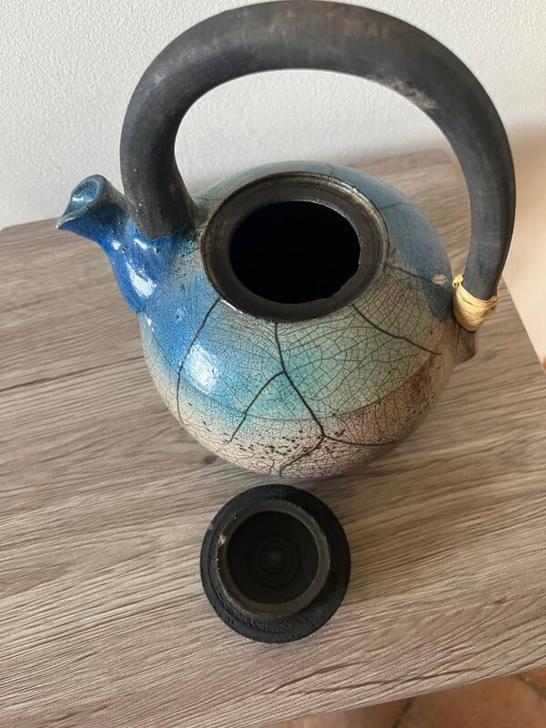 Théière artisanale en céramique raku bleu – anse haute design japonais