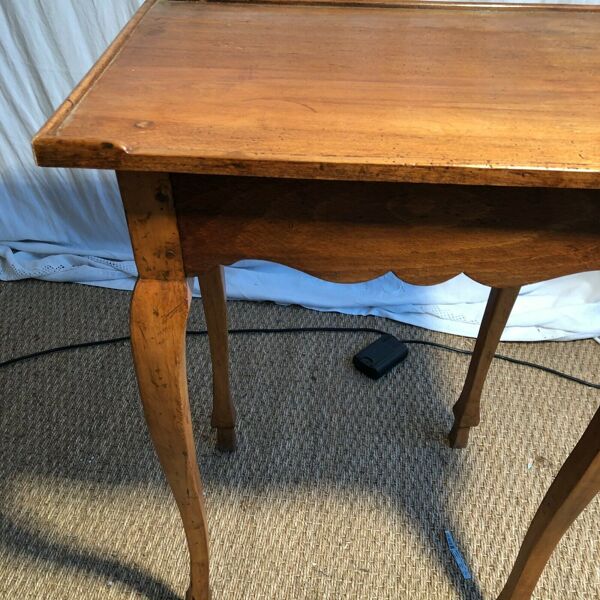 Table volante ou à écrire en noyer 18e siècle