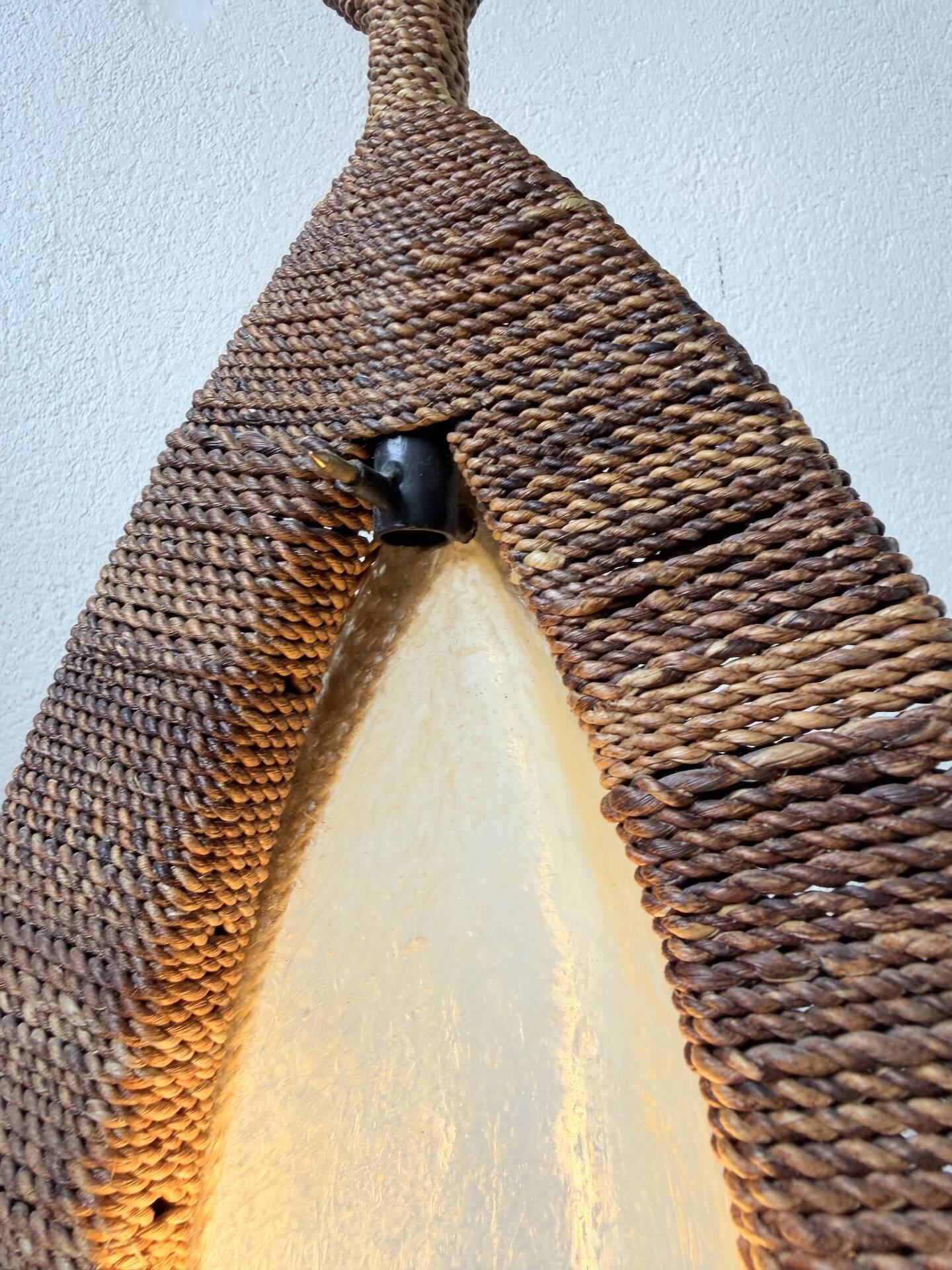 Lampadaire bronze et corde 1970