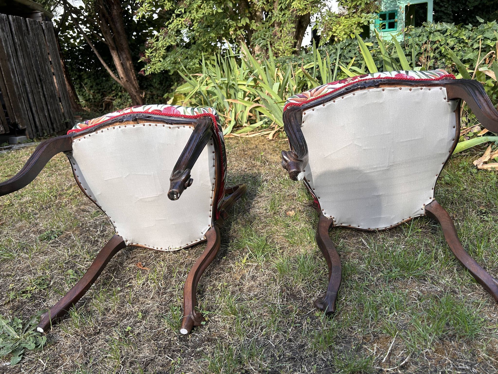 Chaises anciennes en noyer
