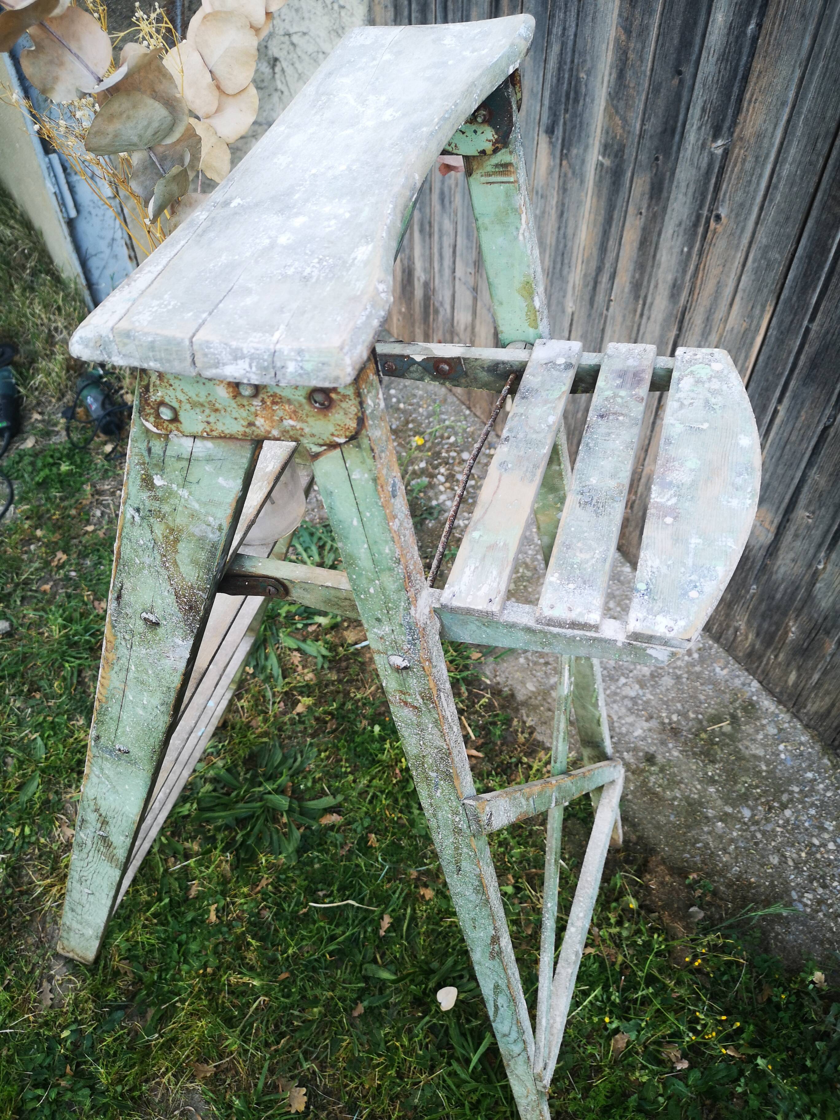 Painter's stepladder