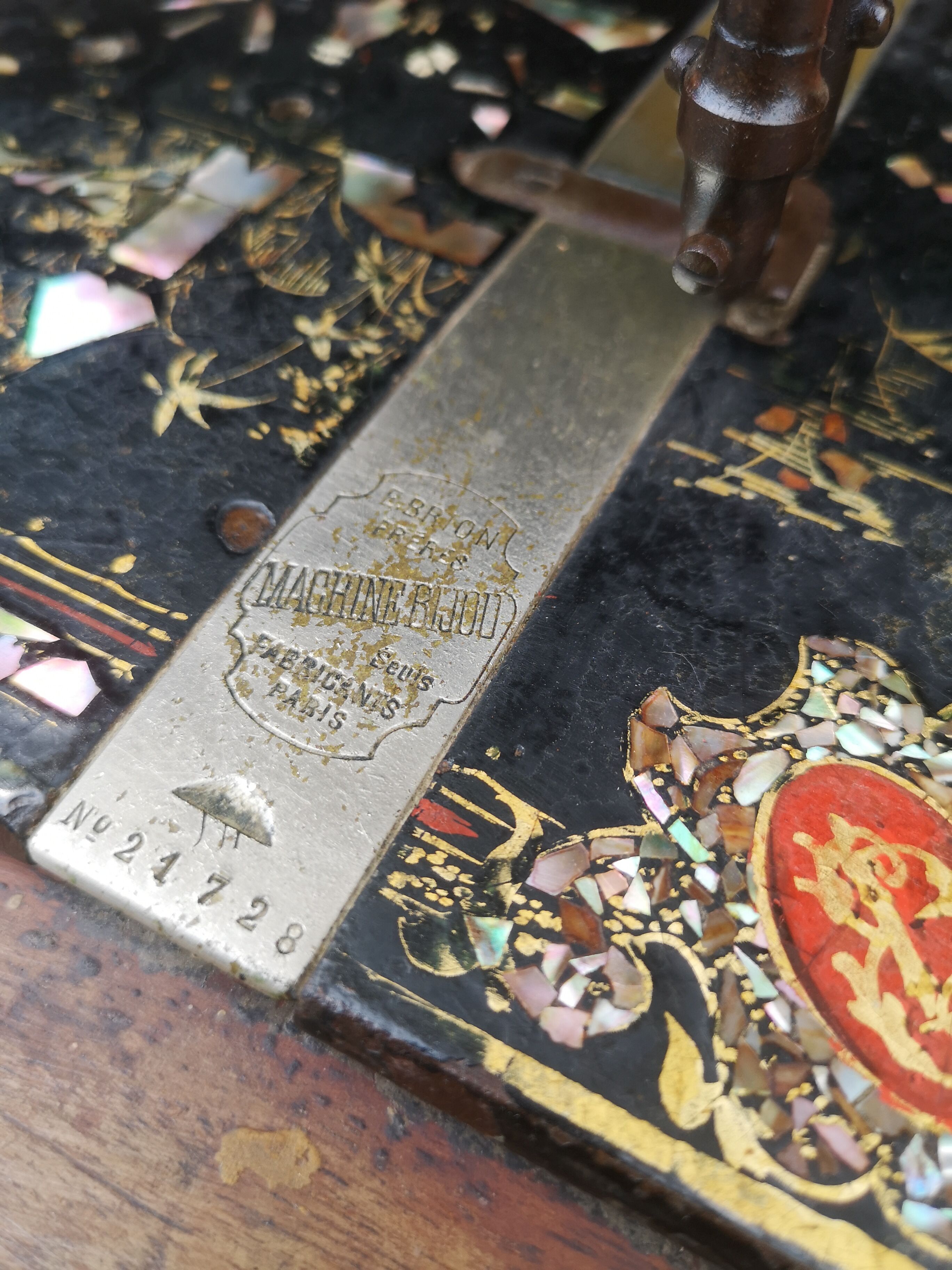 Bijou sewing machine