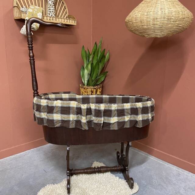 Berceau à bascule en bois 19ème