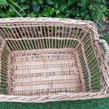 Old wicker laundry basket (61 cm)