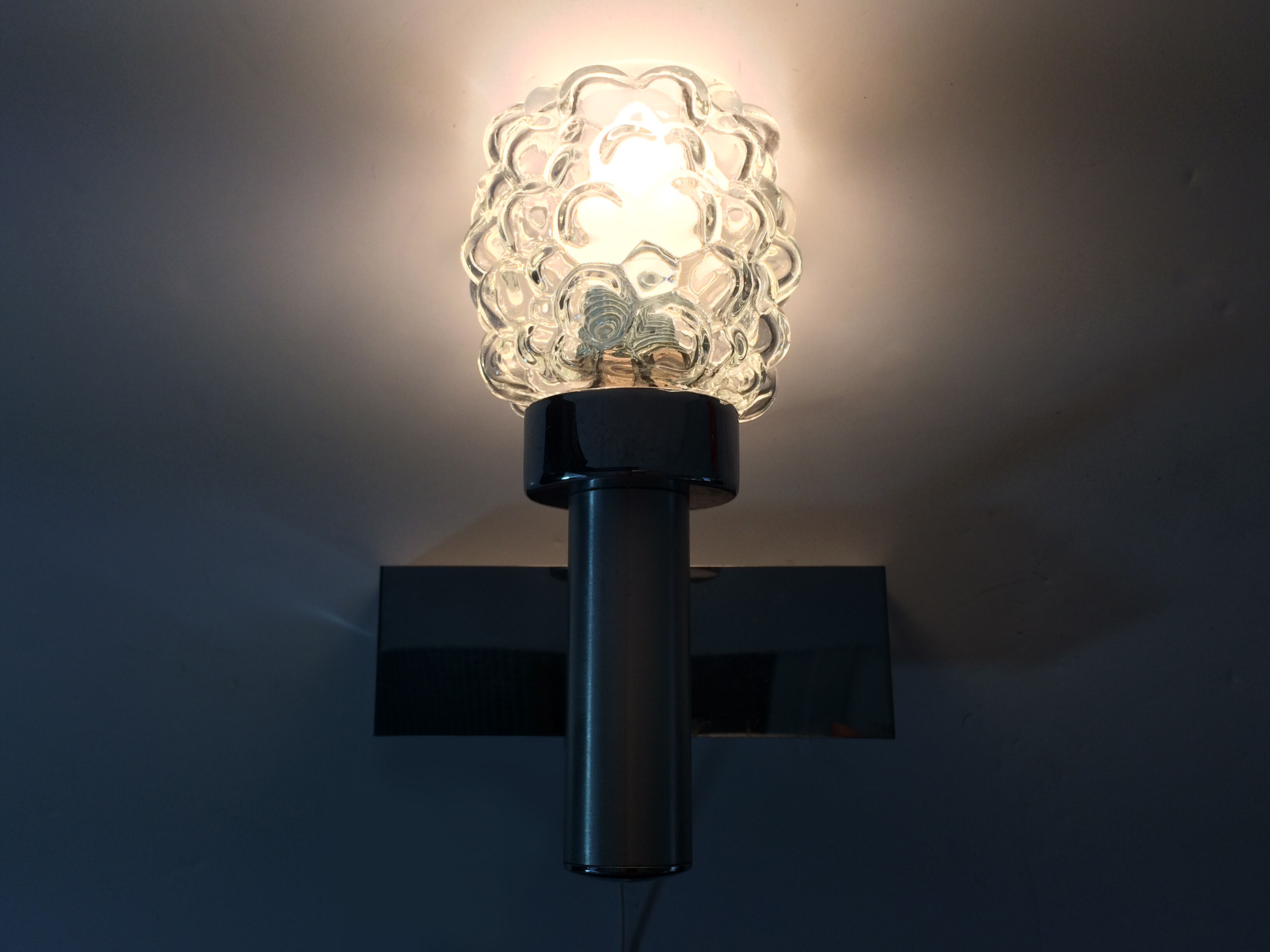 Paire d'Appliques murales vintage à tirette en métal chromé et verres à