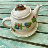 Teapot with fruity decoration