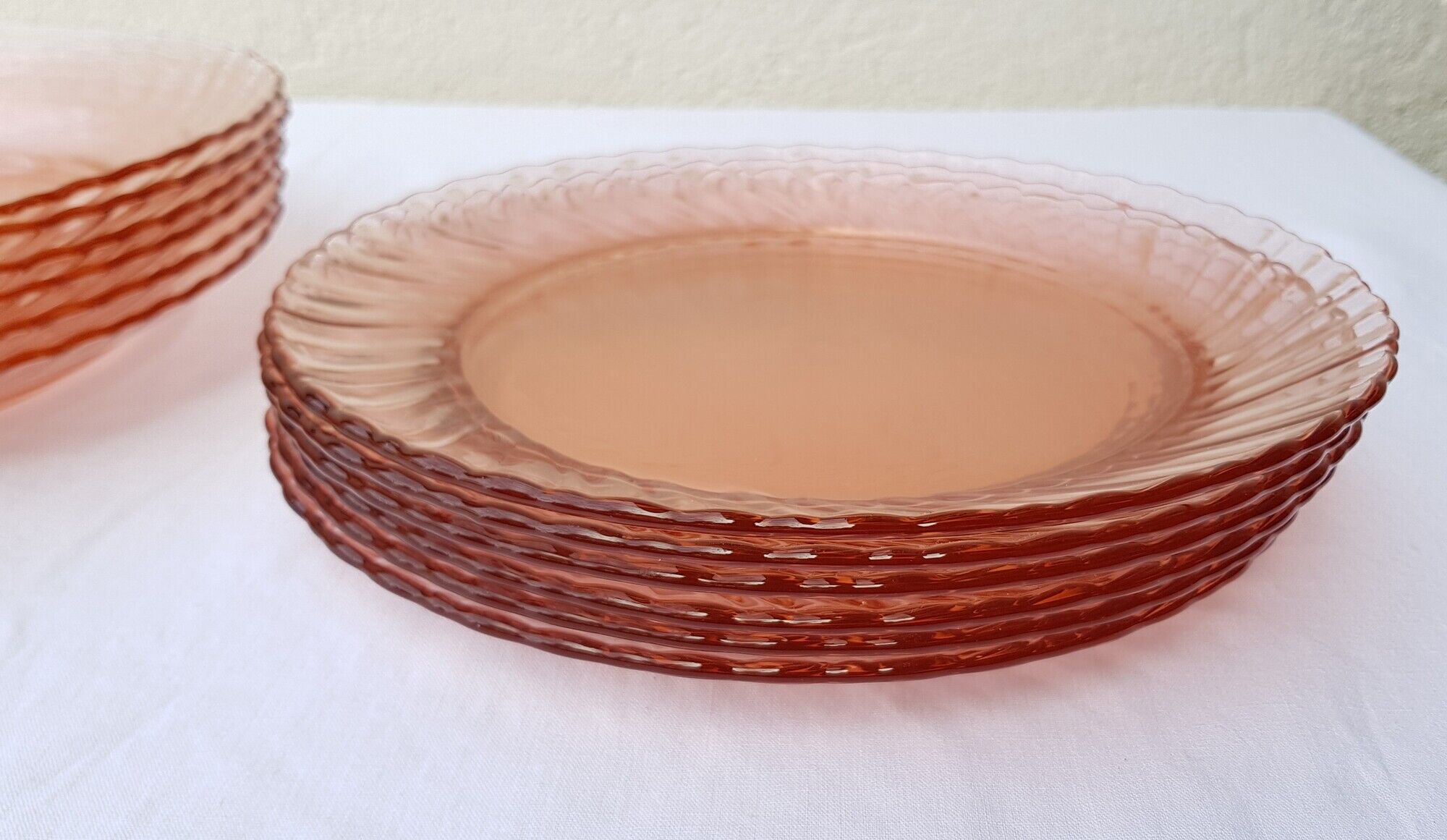 Set of 6 flat plates and 6 hollow plates in pink glass