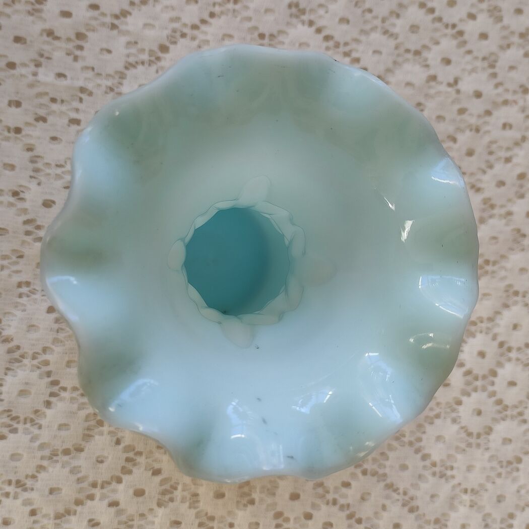 Vase ancien opaline bleue